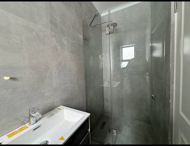 5 BEDROOM HOUSE FOR SALE IN SANDOWN